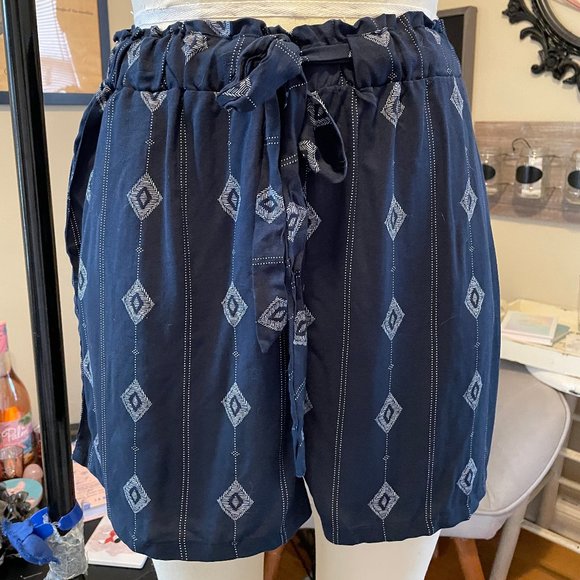 Good Luck Gem High Waisted Shorts w/pocket - Picture 2 of 12